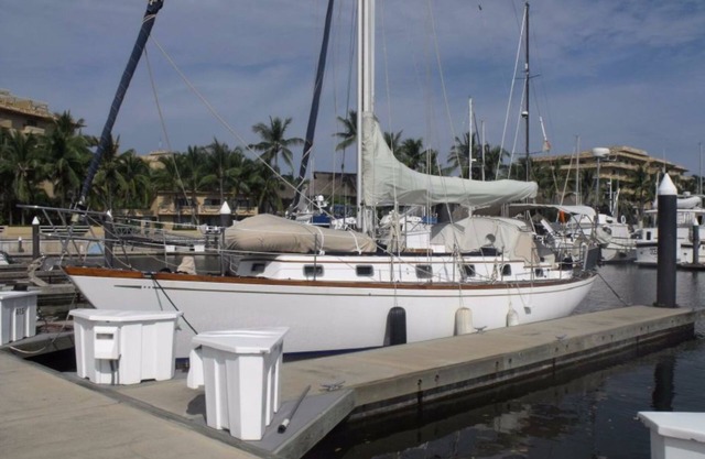 LUXURY AT THE DOCK.and we’re Pet Friendly! One Minute Walk To The Beach.