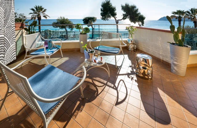 Luxury Beachfront 2BR/2Bath Apartment,Taormina beach, access to Pool and Parking