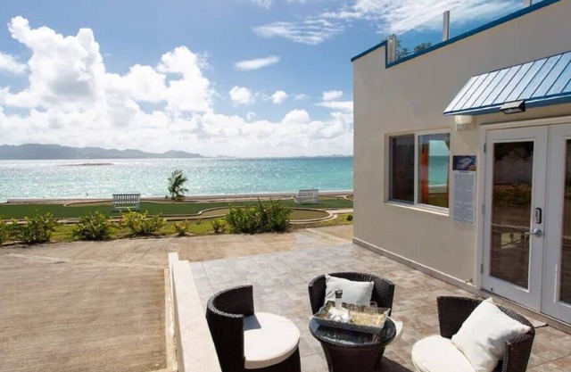 Luxury Beachfront Condo with Infinity Pool, Hot Tub, Sauna, Mini Golf