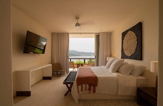 Luxury Beachfront Condo with Terrace Jacuzzi