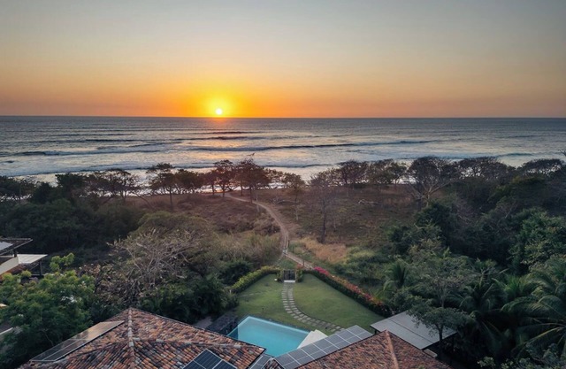 Luxury Beachfront Villa with Direct Beach Access. Hacienda Pinilla. Tamarindo.