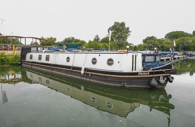 Luxury boats and moorings North Warf Road