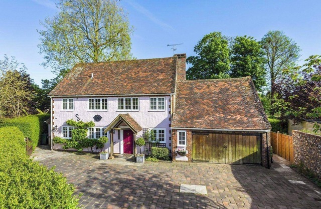 Luxury Brick and Flint House in Funtington