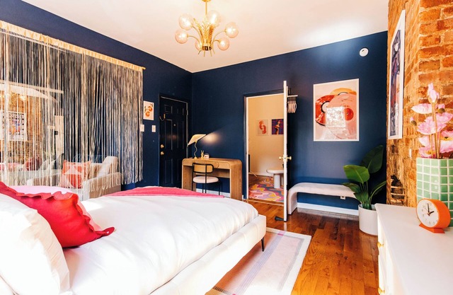 Luxury brownstone, sleeps 5, 20 mins NYC!