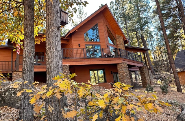 Luxury Cabin in Munds Park Pet Friendly