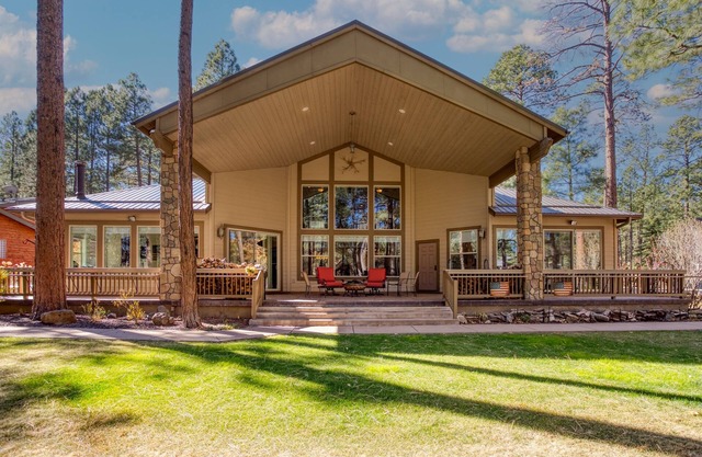 Luxury Cabin w/Views, Golf and Ski: Fore Seasons