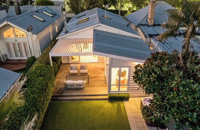 Luxury Central Villa with Spa Pool, Prime Location