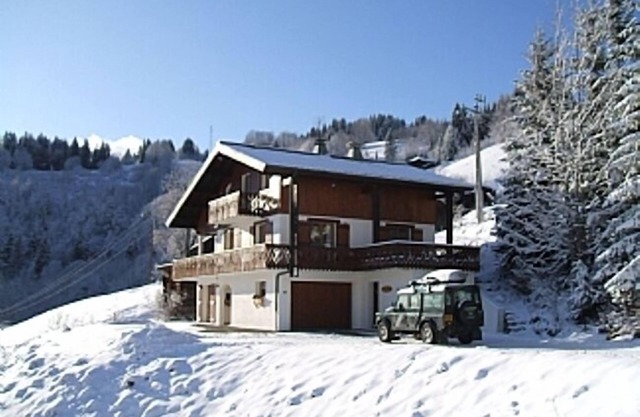 Luxury chalet for 12/14 guests, stunningly located above the village of Les Get