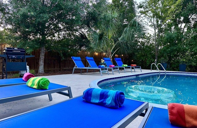 Luxury Coastal Escape: Pool & Beach Access 6273