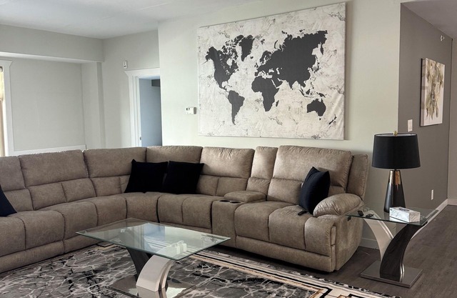 Luxury Condo Close to Downtown