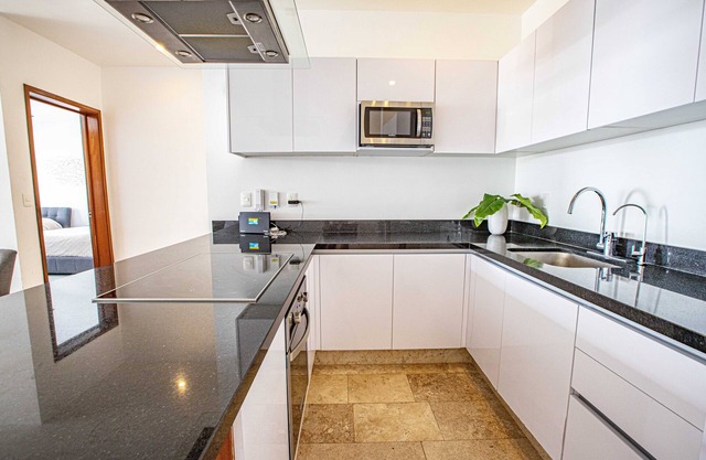 Luxury Condo in the heart of Downtown Cancun! Fast Wifi.