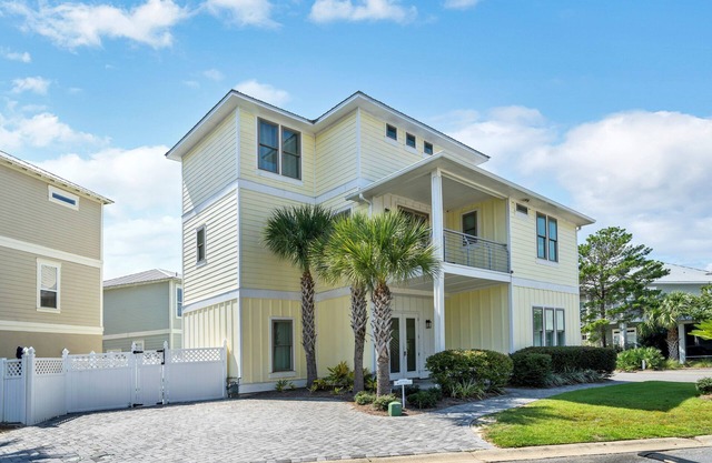 Luxury, Convenience and Style! Gated Community, Private Pool!