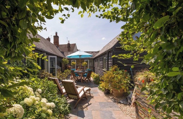 Luxury countryside getaway in 2 bed barn conversion with walks