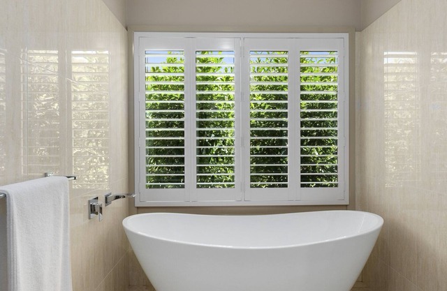 Luxury Country Home, 5 mins to the beach, less than10 mins to restaurants / bars