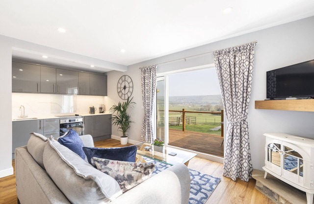 Luxury Couples Cottage with Hot tub