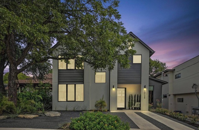 Luxury Dual-Home Retreat w/Pool in Austin’s Coveted downtown Travis Heights!