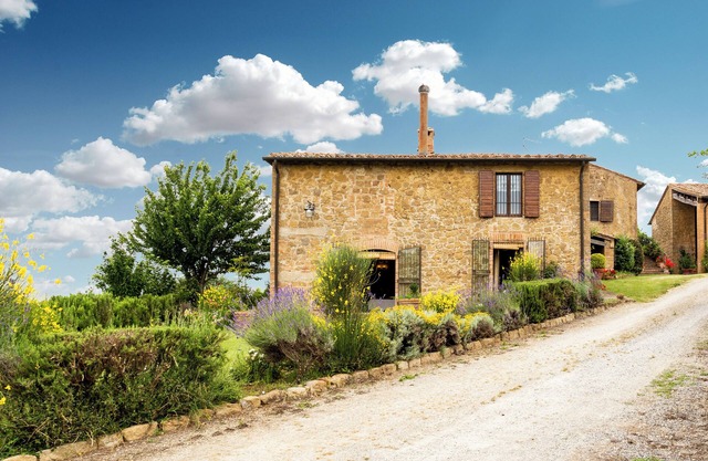 Luxury Farmhouse In Tuscany,val D'orcia With Two Large Independent Apartments