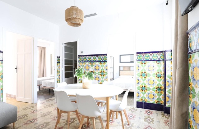 Luxury Fisherman’s House: 3BR, Modern Amenities, Near Puerto de Sagunto Beach