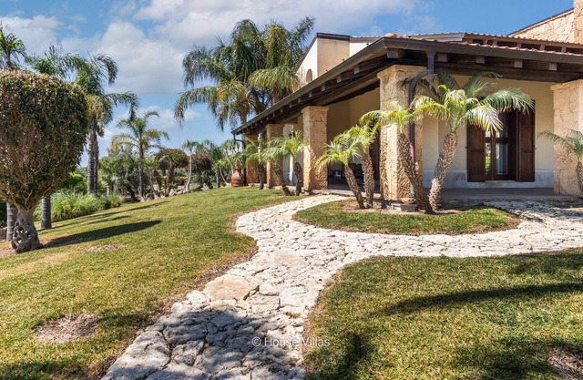 Luxury Garden - Two Bedroom Villa, Sleeps 6