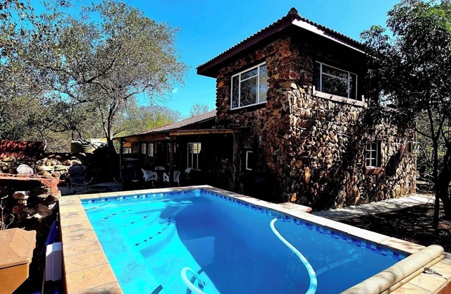Luxury Guesthouse Co @ FlintstoneHousen5bedroom house in phenomenal Marloth Park