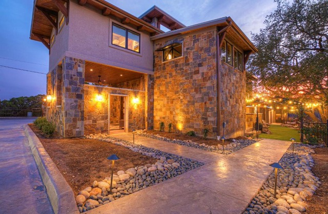 Luxury Hill Country Villa with Pool-Hot tub-Views