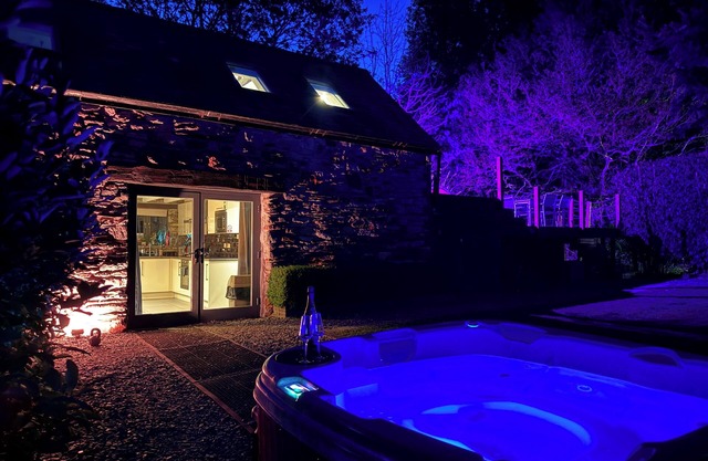 Luxury Holiday Lodge with Private Hot Tub, Fishing & Giant Cinema & Games Room.