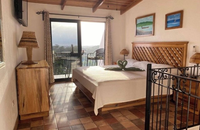Luxury King Bedroom Condo with Ocean View in Cahuita, Costa Rica