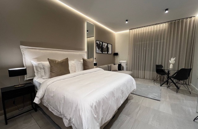 Luxury King Studio, Menlyn Maine, Smart Access