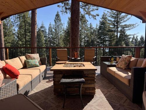 Luxury Lake Almanor Cabin Covered Deck & Views