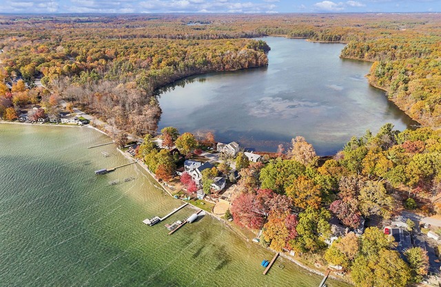 Luxury lakefront escape near Gun Lake