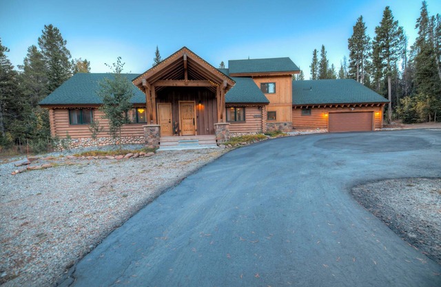 Luxury Log Cabin Home In Private Mountain Setting Just Minutes To Ski & Town