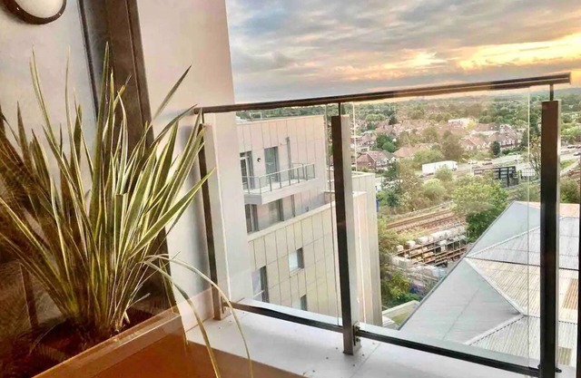 Luxury London New Modern Apartment next to Tube⭐️