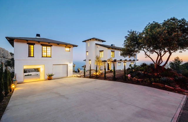 Luxury Malibu Cloud House w/ Panoramic Ocean Views + Mini Golf + Hot Tub!