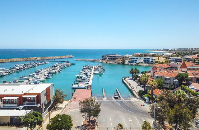 Luxury Mindarie Waterfront Apartment