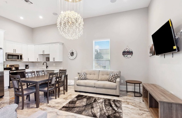 Luxury Mini Mansion: Near French Quarter