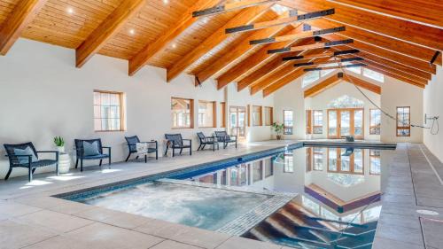 Luxury Mountain Estate w Indoor Pool Gym Hot Tub Near Keystone Sleeps 21