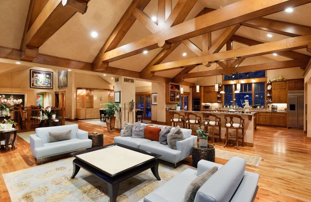 Luxury Mountain Retreat Near Aspen & Snowmass, 4 King Beds, Hot Tub & 3 Decks