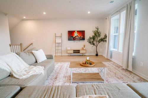 Luxury Newly Built Ashburn Home 40 mins to DC