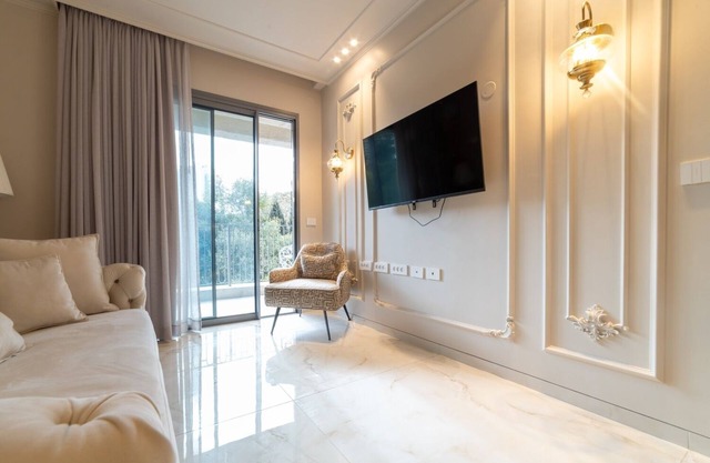 Luxury Oasis in JLM City Center!