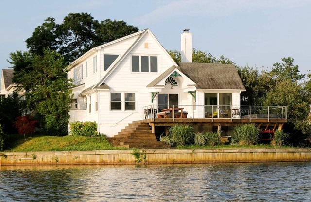 Luxury Oasis Panoramic Lake Views - terrace and hot-tub overlooking Deal Lake