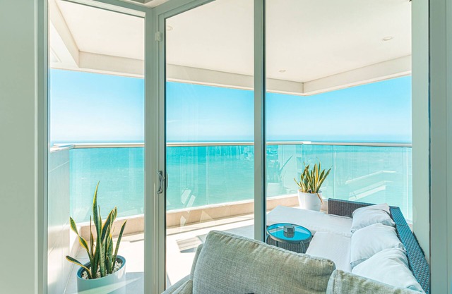 Luxury Oceanfront Oasis Retreat! Relax, Play, Live, Enjoy