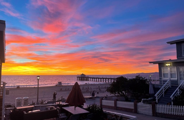 Luxury Oceanfront Bungalow, Steps to Sand, Walk to Pier & Dining