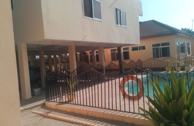 Luxury One bedroom serviced apartment with pool- fully self contained V7