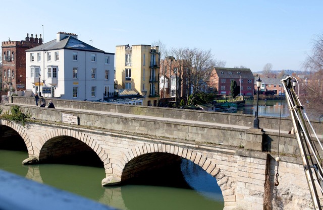 Luxury Oxford city centre apartment with river views