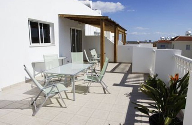 Luxury Penthouse Apartment. Free WI-FI and UK TV. Pool. Large veranda. Air Con.