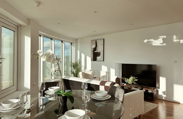 Luxury Penthouse in Harrow | 2BR | Gym | Games | Lounge | Free Parking