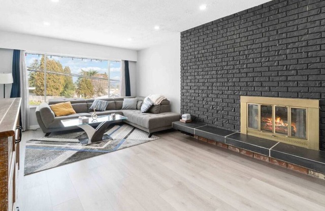 Luxury Renovated 3BD House in Burnaby