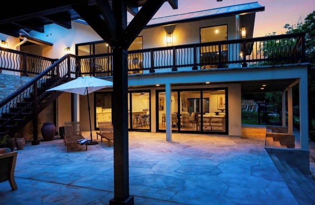 Luxury Riverfront Villa With Firepit & Gameroom!