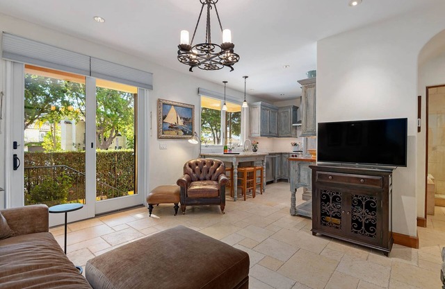 Luxury Seaside Getaway — 2 blocks to the Beach and Funk Zone