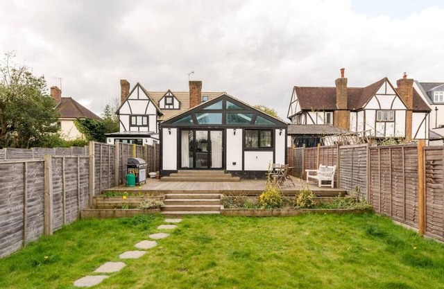 Luxury & Spacious 2 Bed Annex with Private Garden